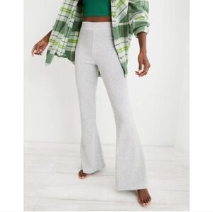 Aerie Ribbed Velour Flare Leg Pant Womens Size Medium Gray Groove On Pull On